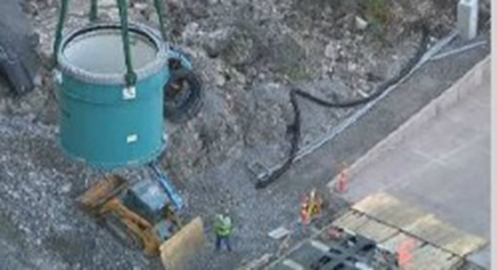 A section of the Liehberr crane is lowered to the new Maid of the Mist drydock facility on the Niagara River. Image: YNN-TV/Buffalo